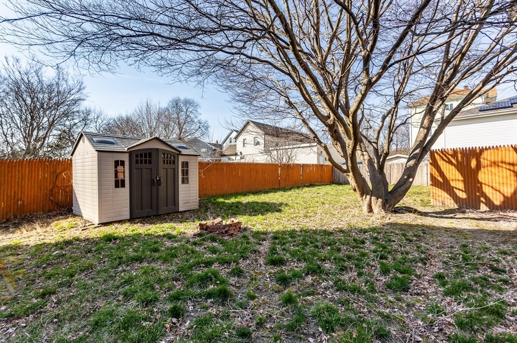 88 Howe St, Fall River MA 02724-2306 exterior