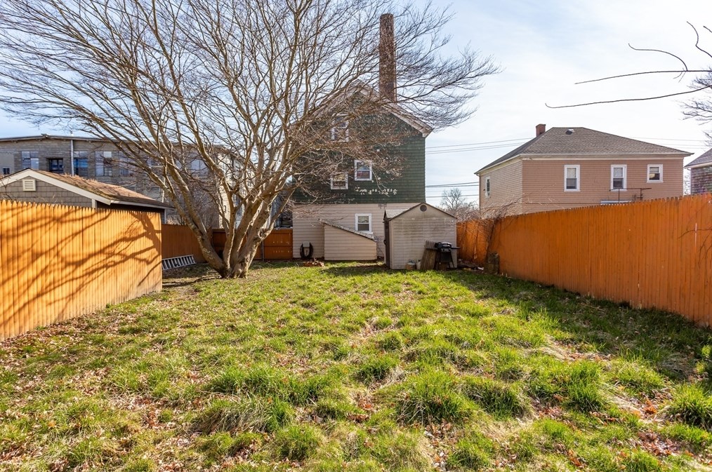 88 Howe St, Fall River MA 02724-2306 exterior