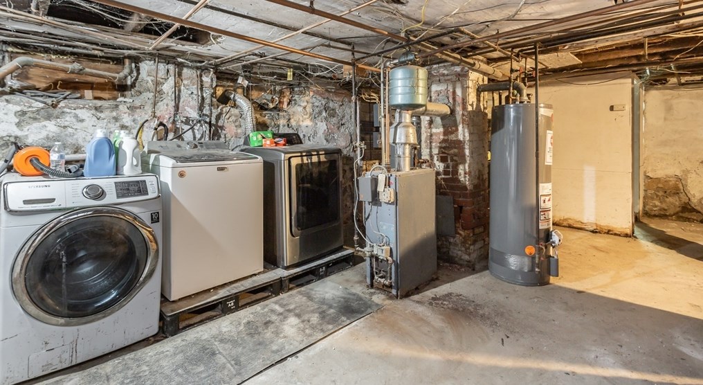 88 Howe St, Fall River MA 02724-2306 exterior