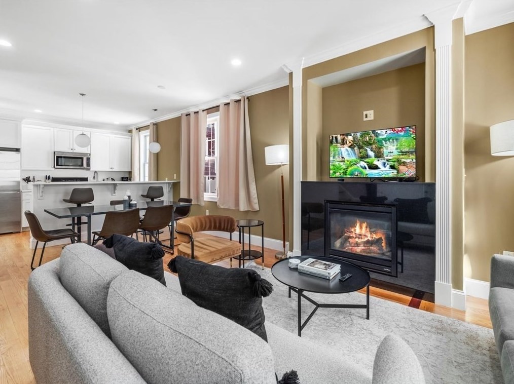 91 Dresser St, Boston MA  02127-1337 exterior