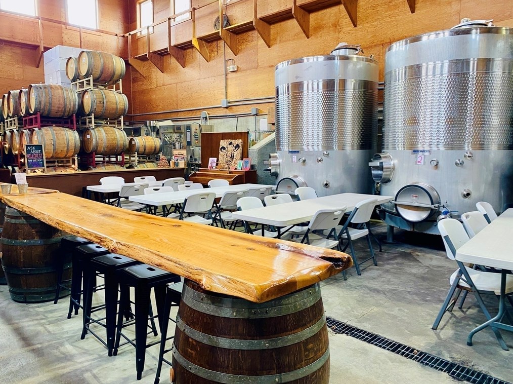 337 Old Fall Riv Rd, Dartmouth MA 02747-1248 exterior