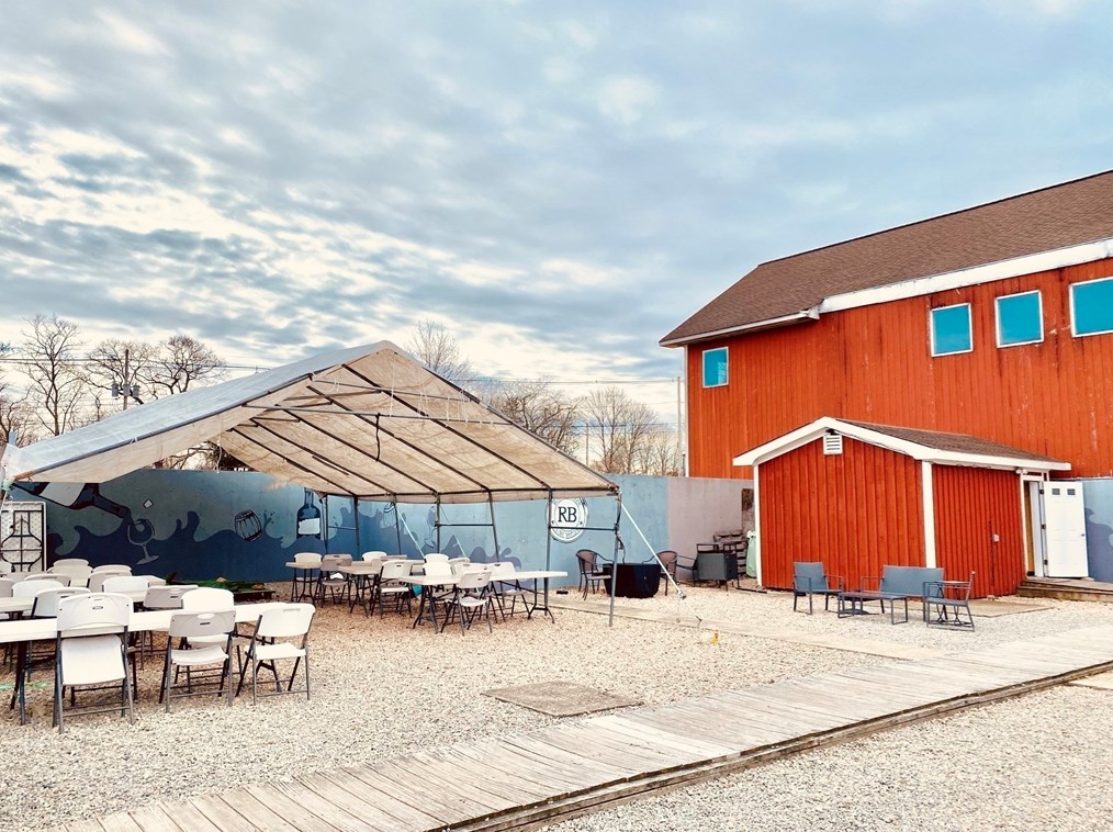 337 Old Fall Riv Rd, Dartmouth MA 02747-1248 exterior