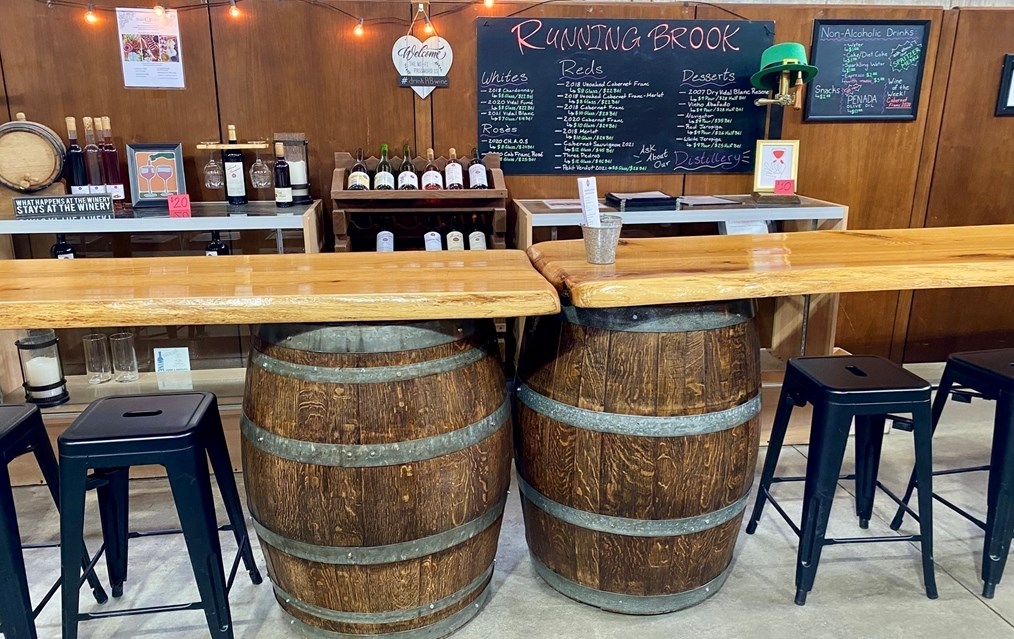 337 Old Fall Riv Rd, Dartmouth MA 02747-1248 exterior