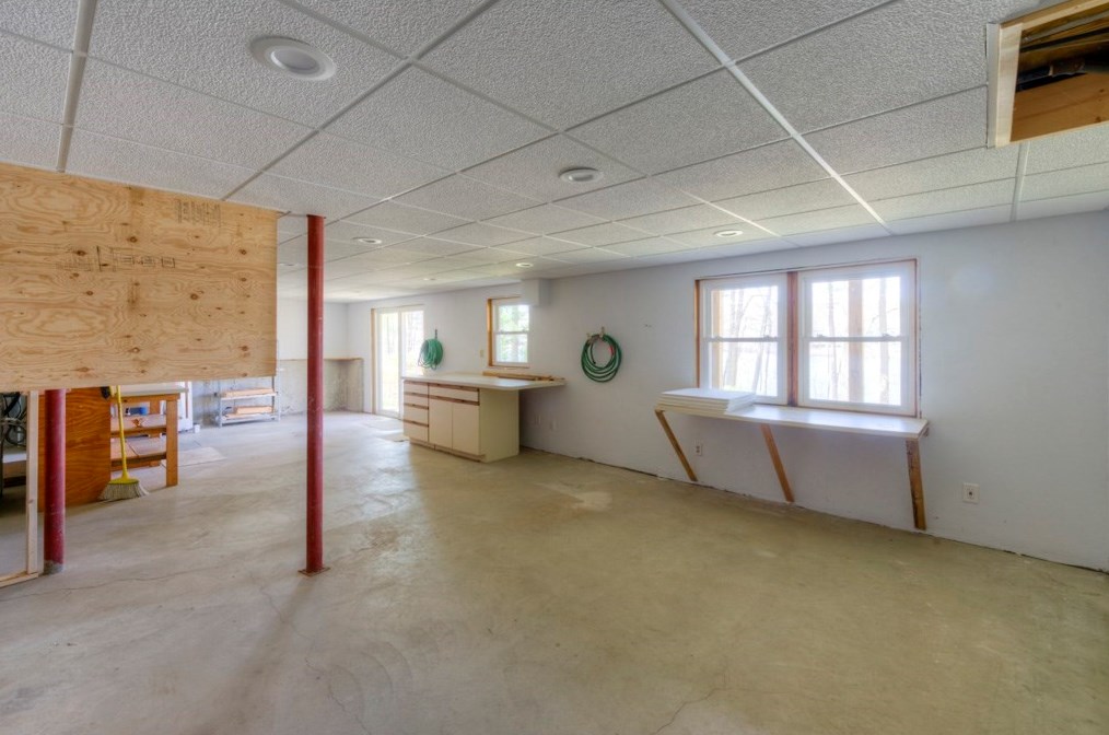 44 Waterford Dr, Worcester MA  01602-3509 exterior