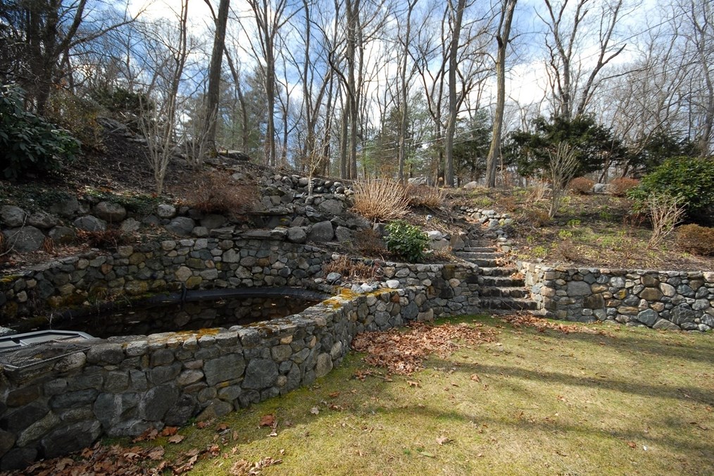 20 Blossom St, Lexington MA  02421-8110 exterior