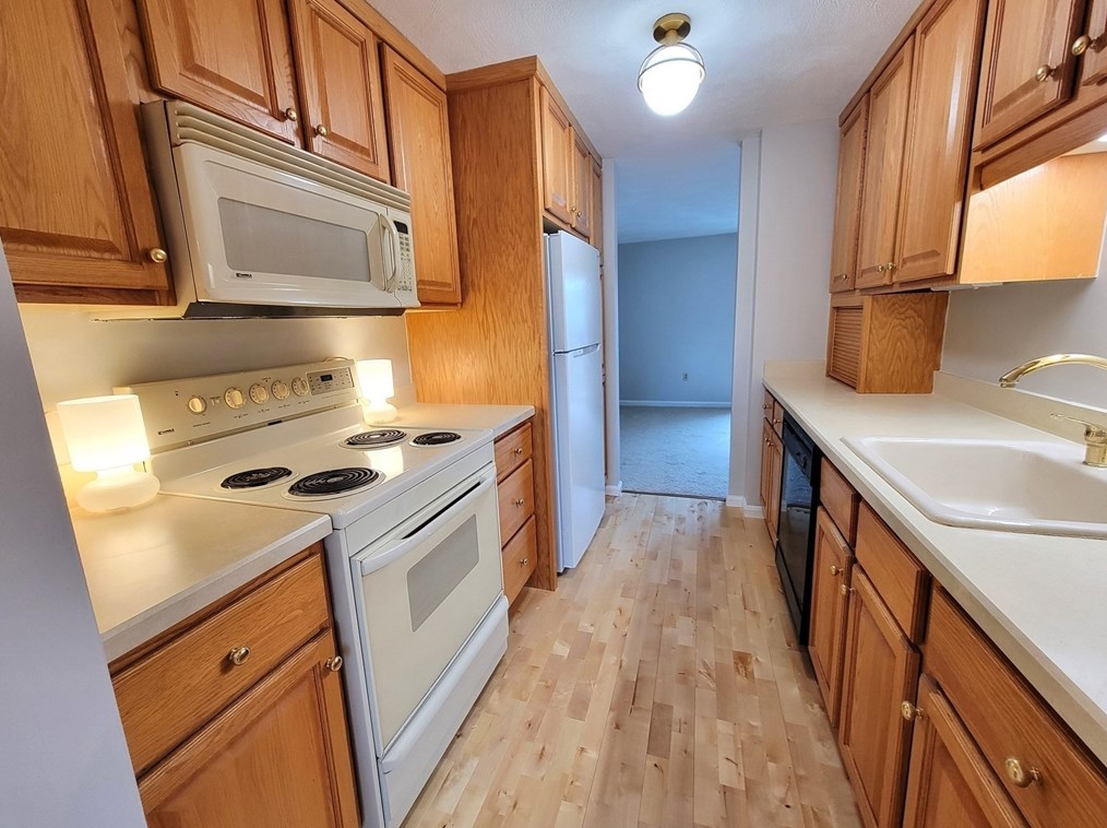 177 Patrick Rd, Tewksbury, MA 01876-4705