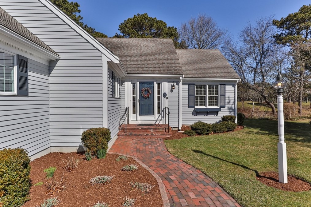 9 Hope Ln, Hardwich, MA 02645 exterior