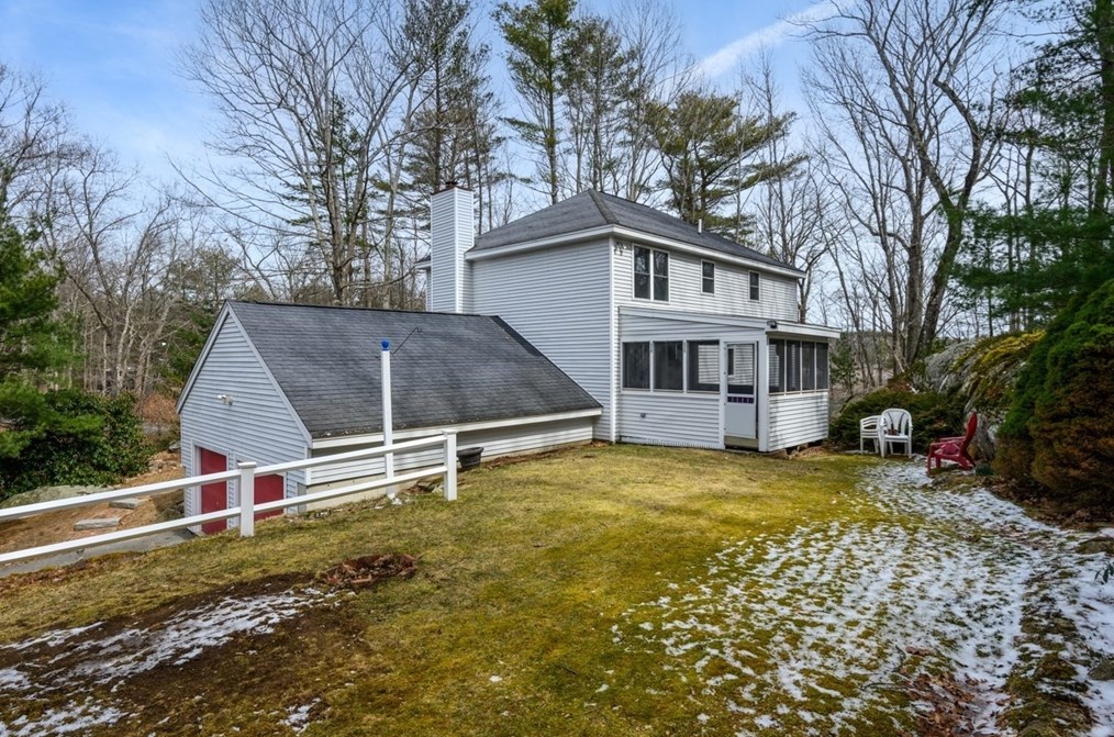 2 Mulberry St, Groveland, MA 01834-2303