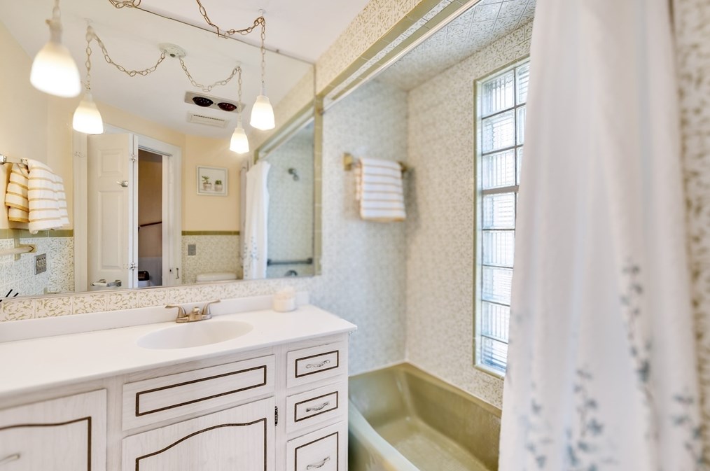 36 Thayer Rd, Belmont MA 02478-5049 exterior