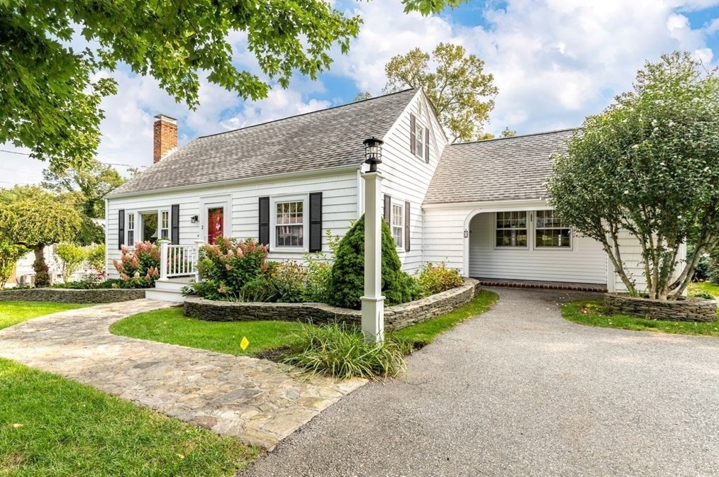 2 Savin St, Burlington, MA 01803