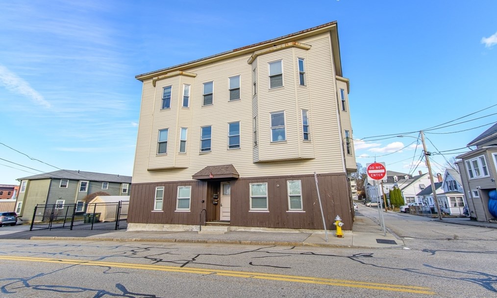 79 3rd St, Webster MA  01570-2739 exterior