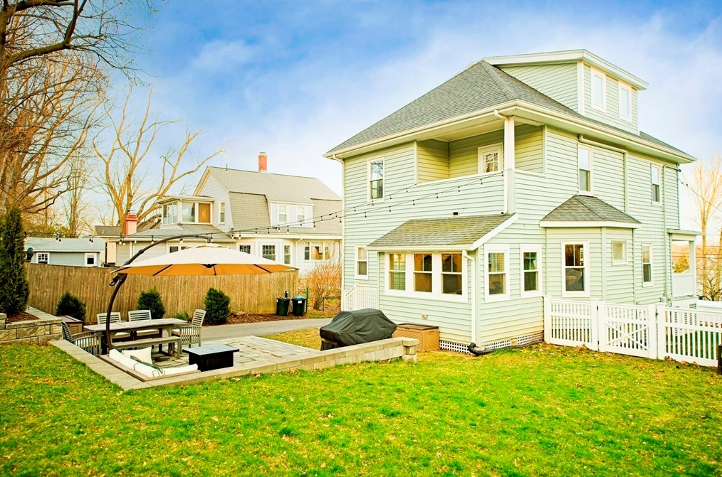 23 Doncaster St, Boston MA  02131-4609 exterior