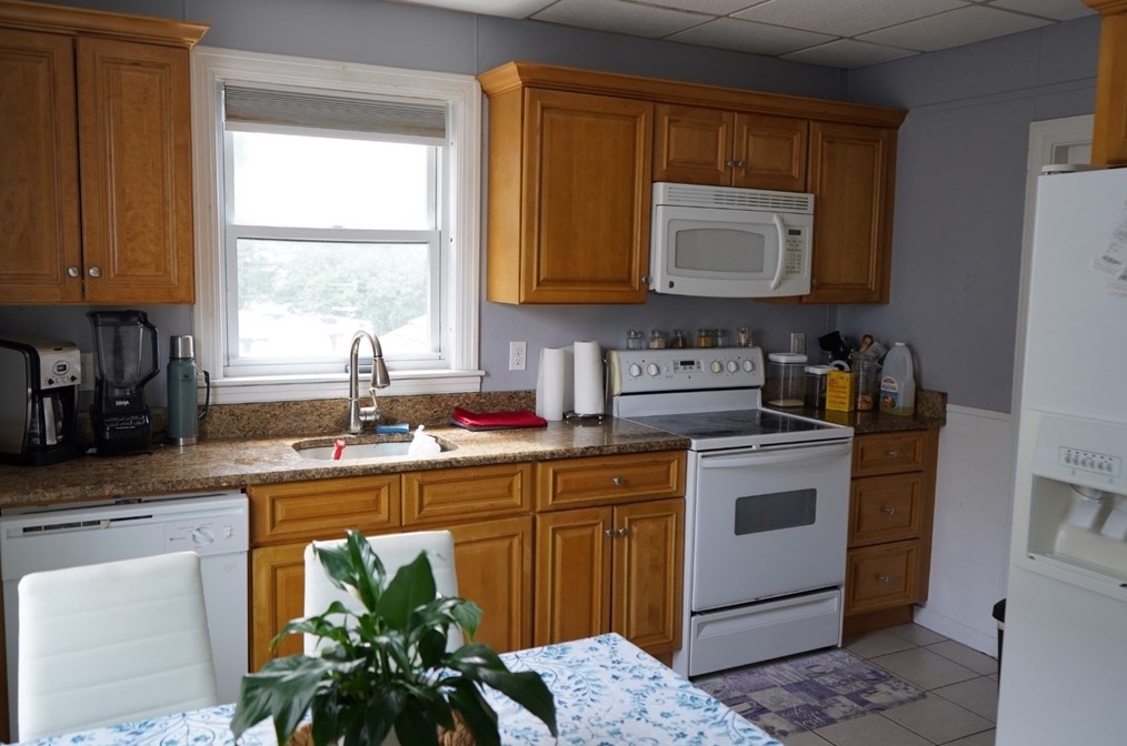 59 Whitney Ave, Lowell MA 01850-1322 exterior