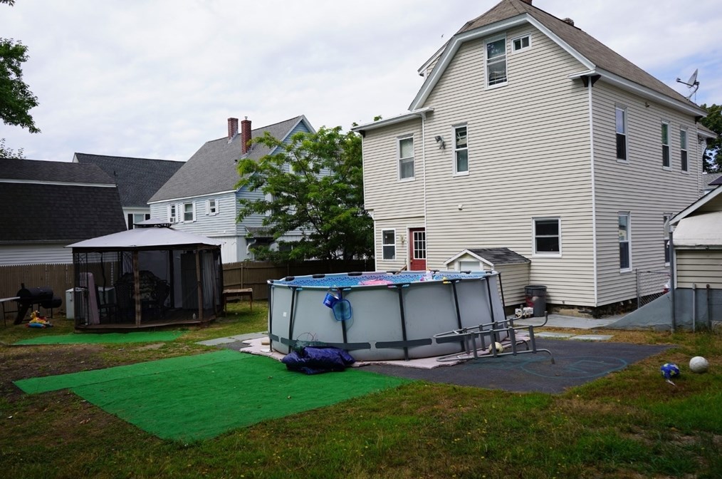 59 Whitney Ave, Lowell MA 01850-1322 exterior