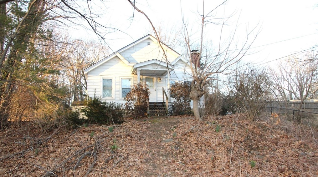 19 Rockaway Rd, Auburn, MA 01501-2139