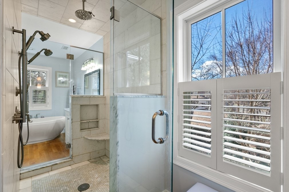 20 Mnr Ave, Wellesley MA 02482-1024 exterior