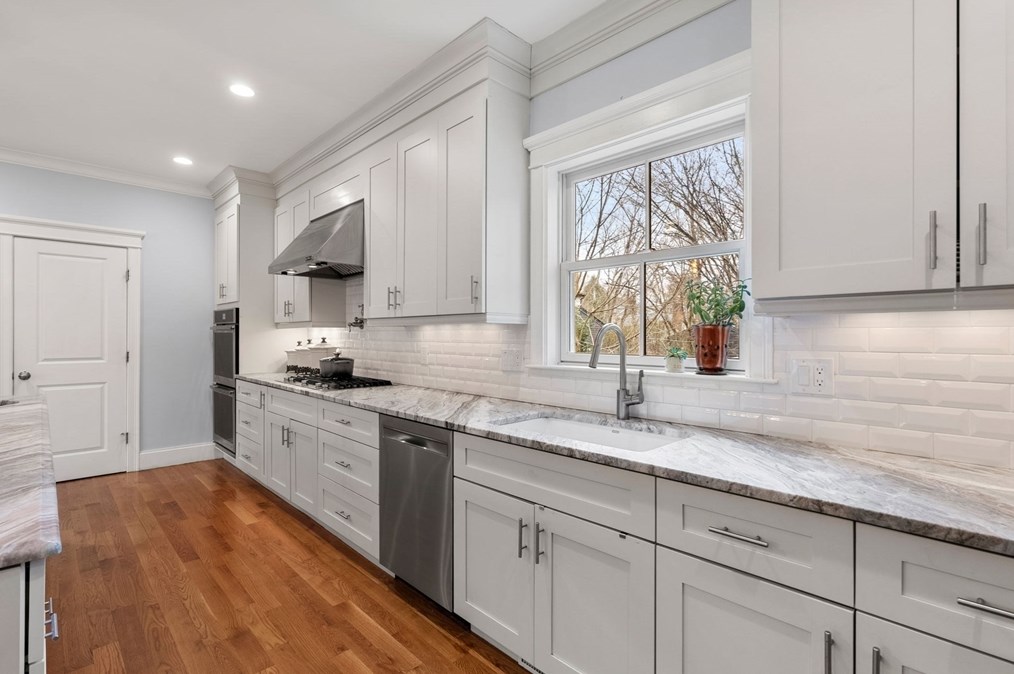 20 Mnr Ave, Wellesley MA 02482-1024 exterior