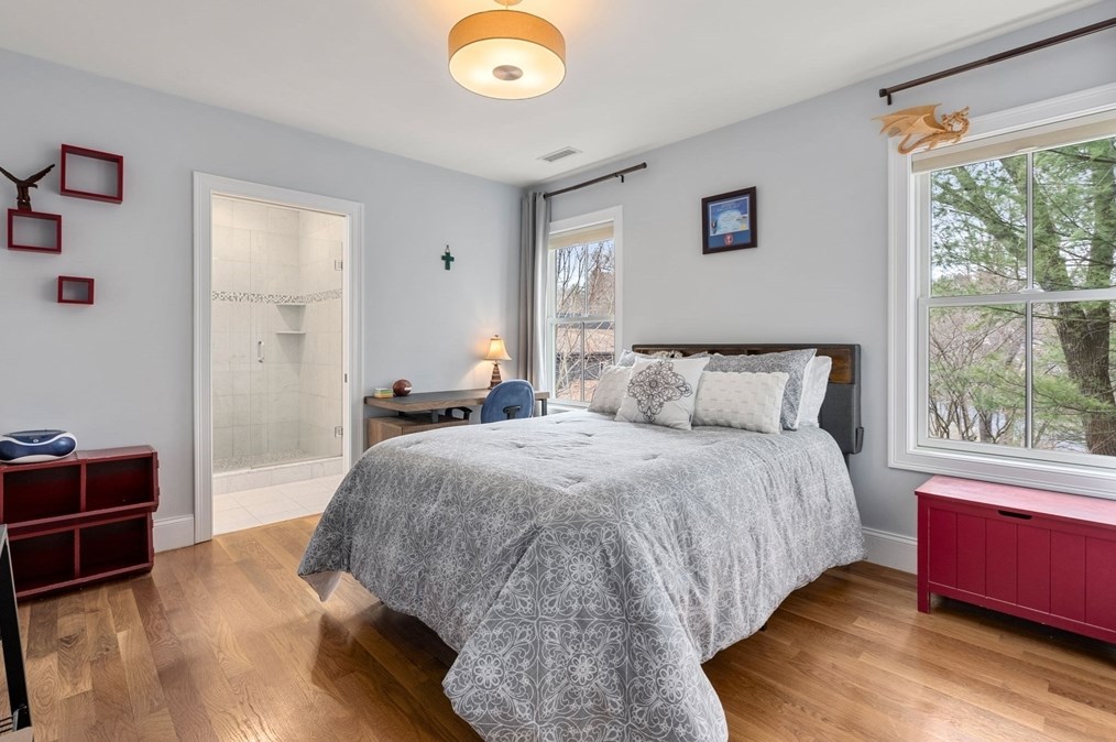 20 Mnr Ave, Wellesley MA 02482-1024 exterior