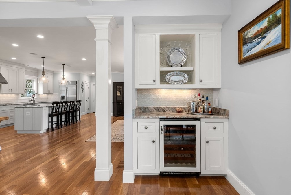 20 Mnr Ave, Wellesley MA 02482-1024 exterior