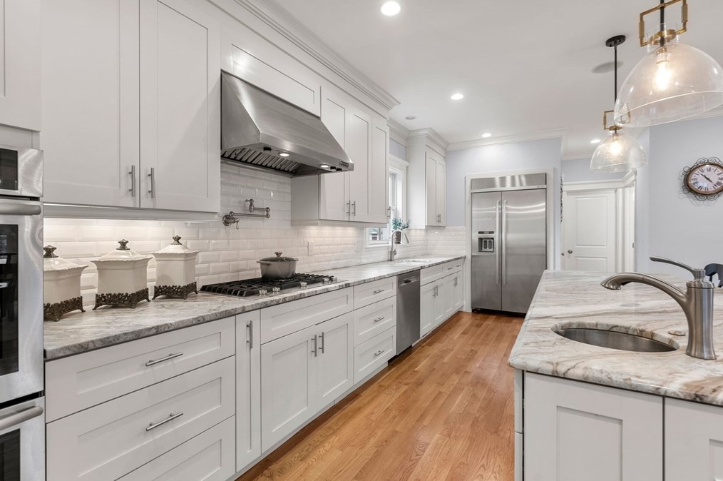 20 Mnr Ave, Wellesley MA 02482-1024 exterior