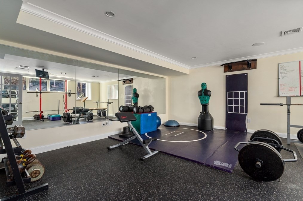 20 Mnr Ave, Wellesley MA 02482-1024 exterior