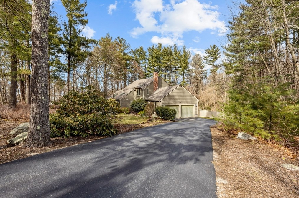 15 Mowry St, Mendon, MA 01756 exterior