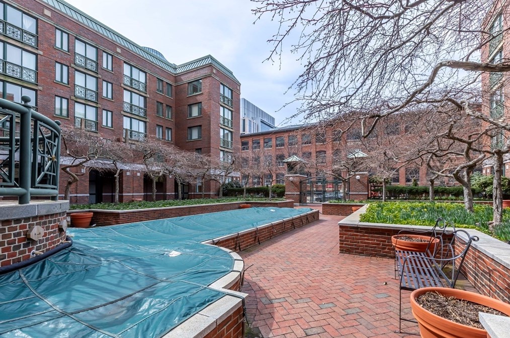 10 Rogers St, Cambridge MA  02142-1246 exterior