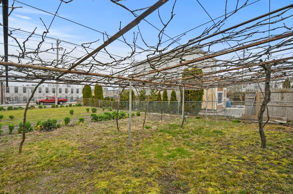 139 Pitman, Fall River MA 02723-2841 exterior