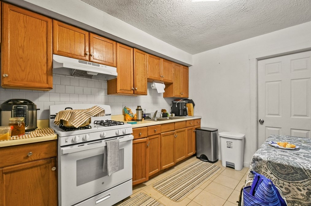 139 Pitman, Fall River MA 02723-2841 exterior