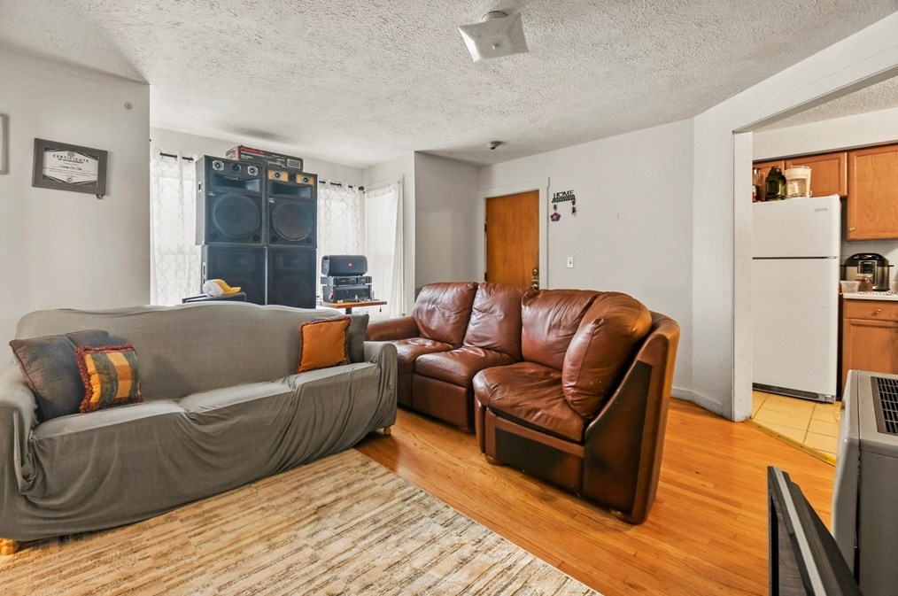 139 Pitman, Fall River MA 02723-2841 exterior