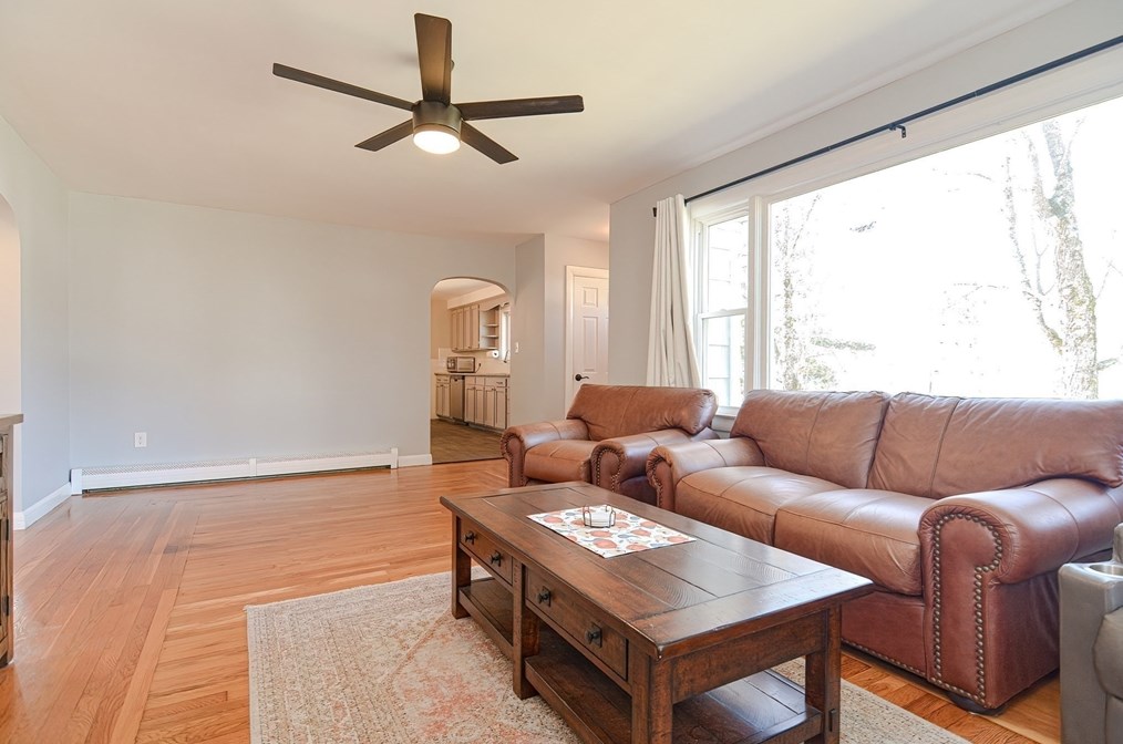 11 Caswell Ct, Douglas MA  01516-2049 exterior