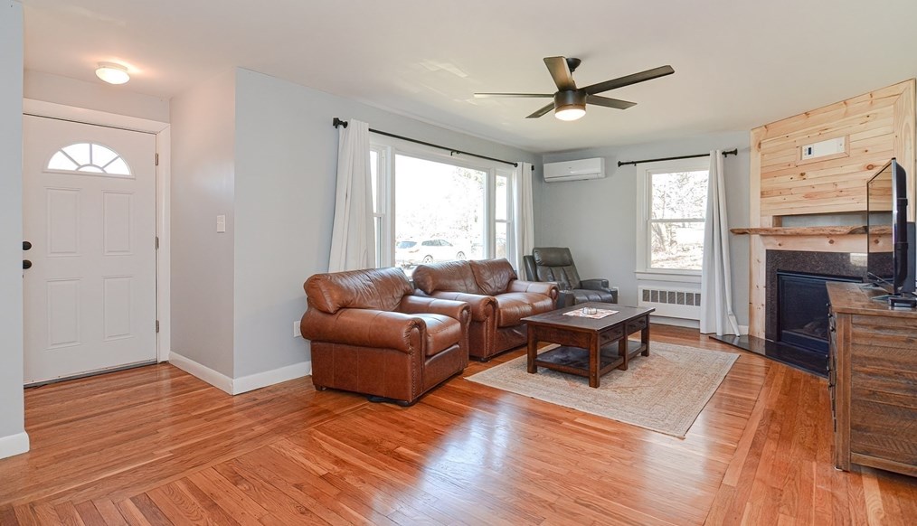 11 Caswell Ct, Douglas MA  01516-2049 exterior