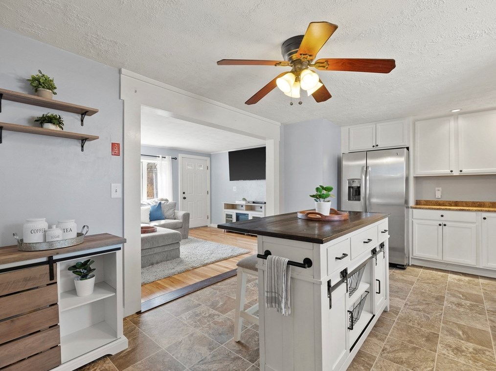 865 Shawsheen St, Tewksbury MA  01876-2342 exterior