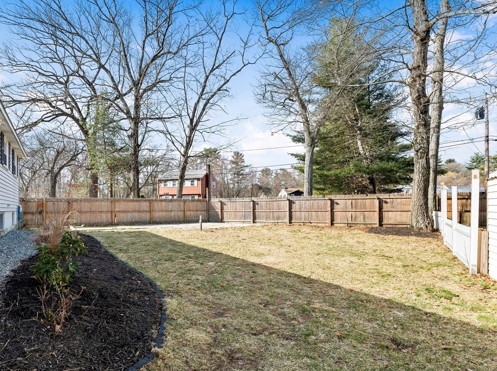 865 Shawsheen St, Tewksbury MA  01876-2342 exterior