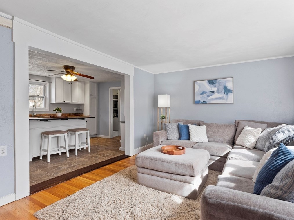 865 Shawsheen St, Tewksbury MA  01876-2342 exterior