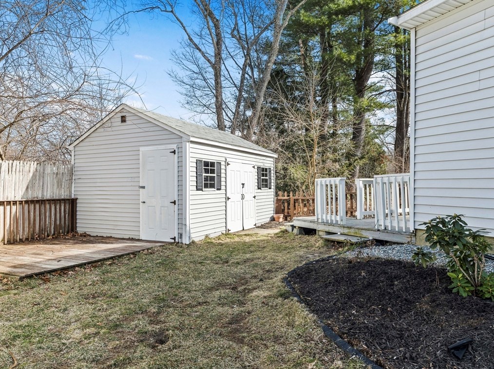 865 Shawsheen St, Tewksbury MA  01876-2342 exterior