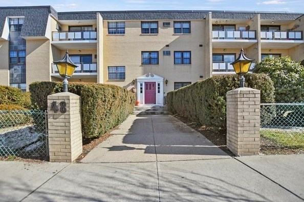 48 Bigelow Ave #12, Watertown, MA 02472