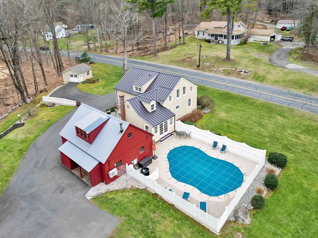 7 School St, Granby, MA 01033 exterior