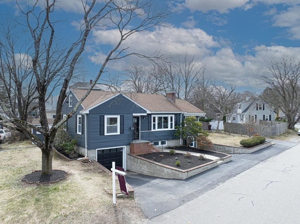 234 Riverside Dr, Dedham MA  02026-6931 exterior