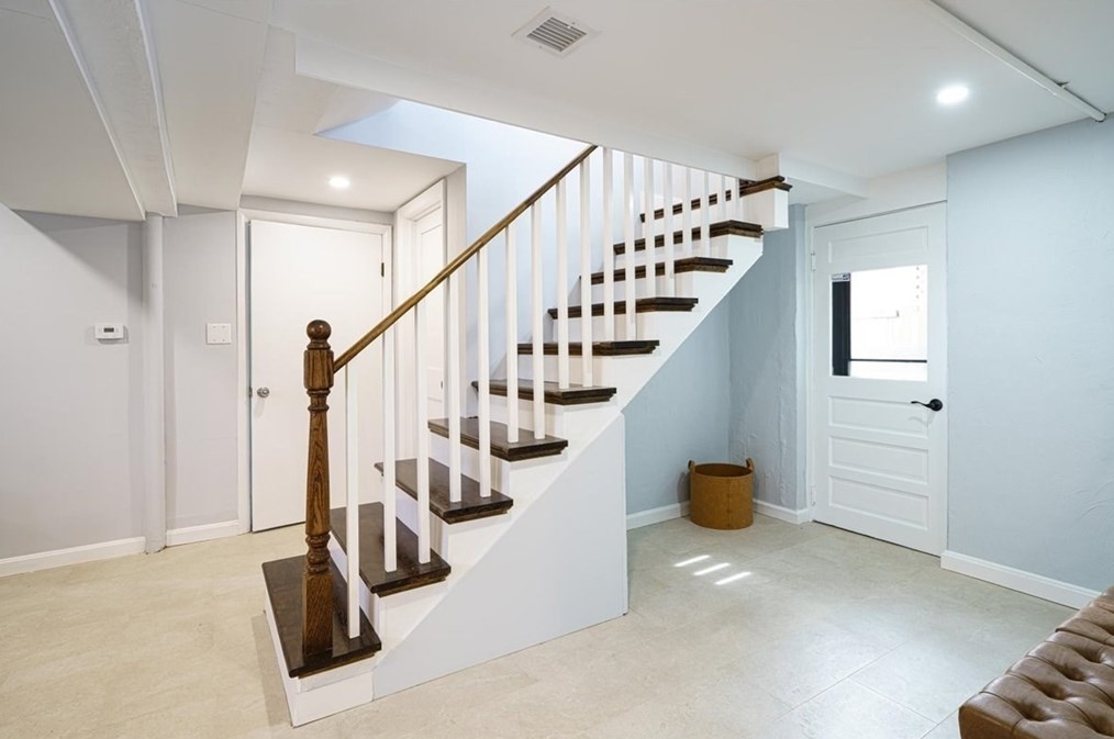 234 Riverside Dr, Dedham MA  02026-6931 exterior