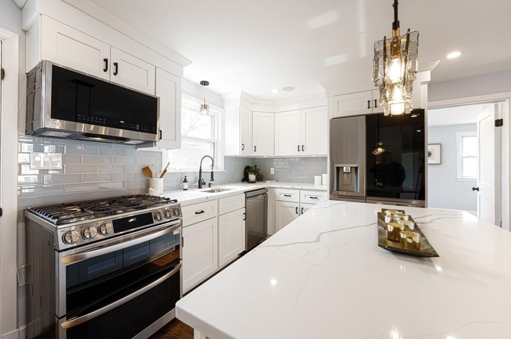 234 Riverside Dr, Dedham MA  02026-6931 exterior