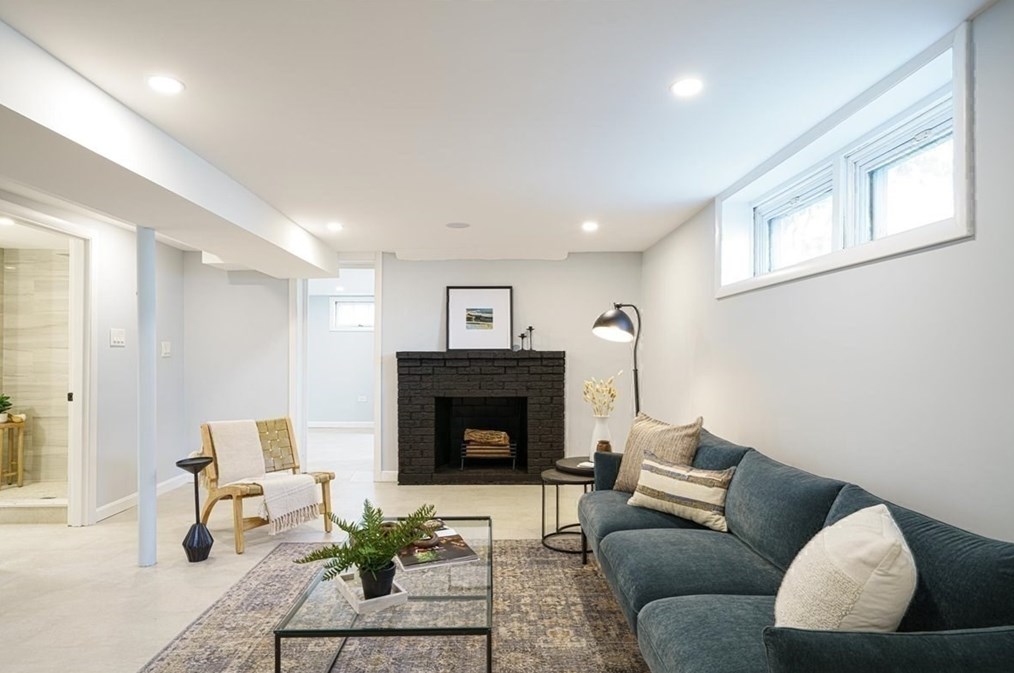 234 Riverside Dr, Dedham MA  02026-6931 exterior