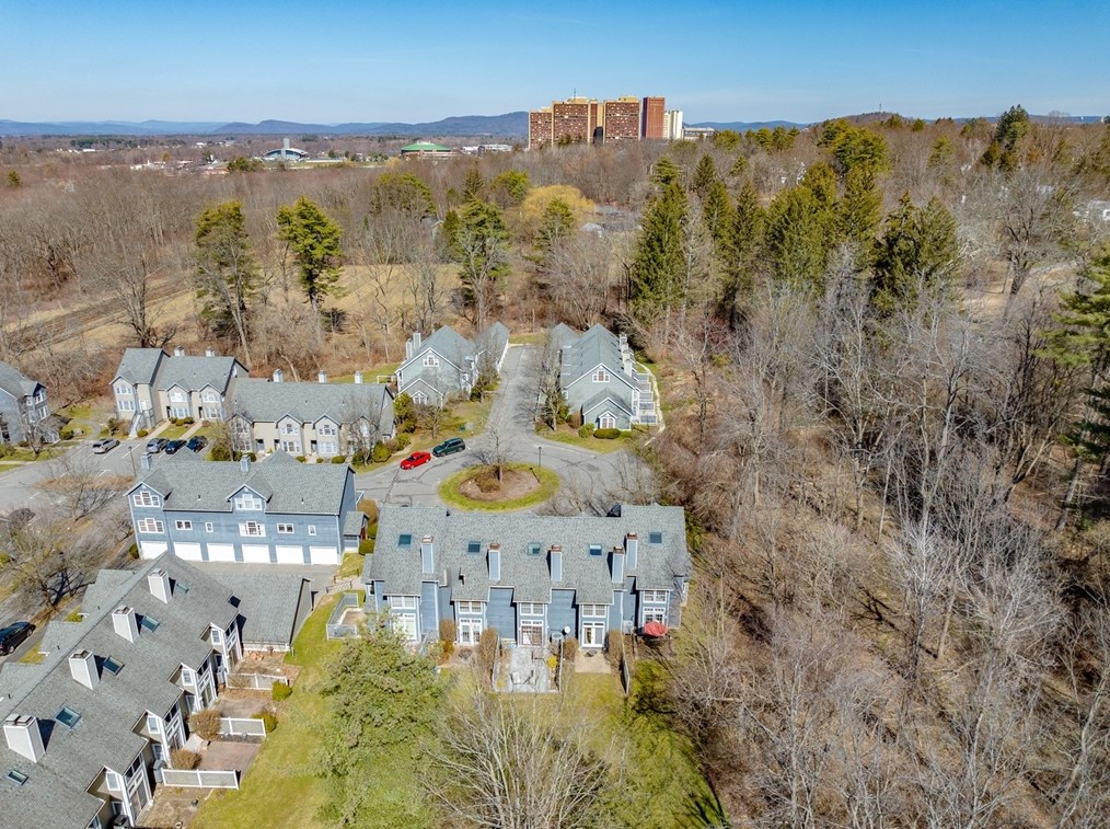 72 Amity Pl, Amherst MA 01002-2255 exterior