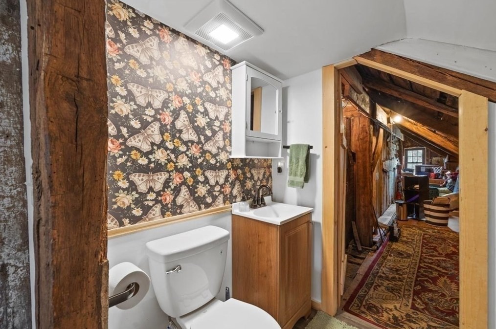 355 Pleasant St, Raynham MA  02767-1673 exterior