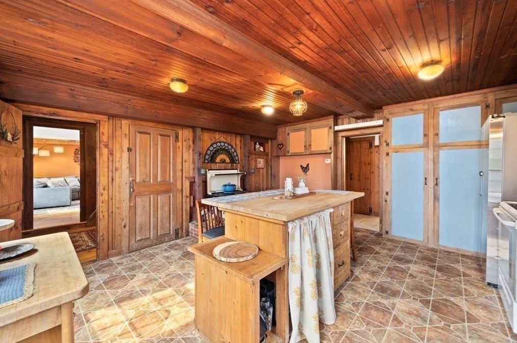 355 Pleasant St, Raynham MA  02767-1673 exterior