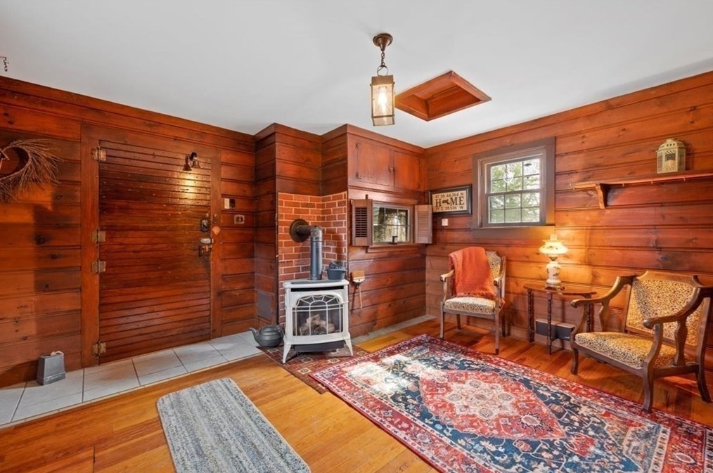 355 Pleasant St, Raynham MA  02767-1673 exterior