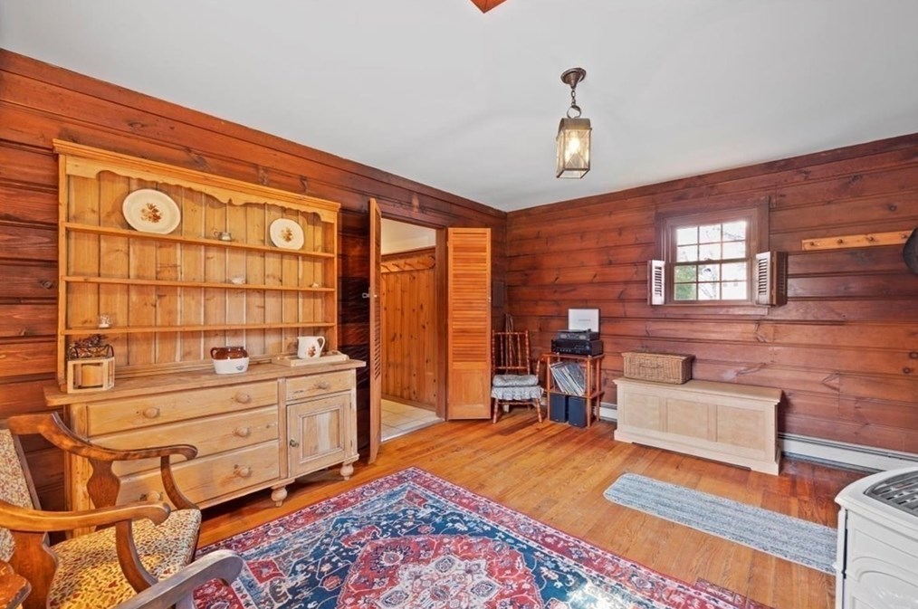 355 Pleasant St, Raynham MA  02767-1673 exterior