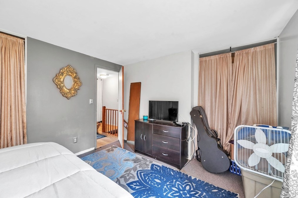 127 Manor Ct, Springfield MA  01118-2449 exterior