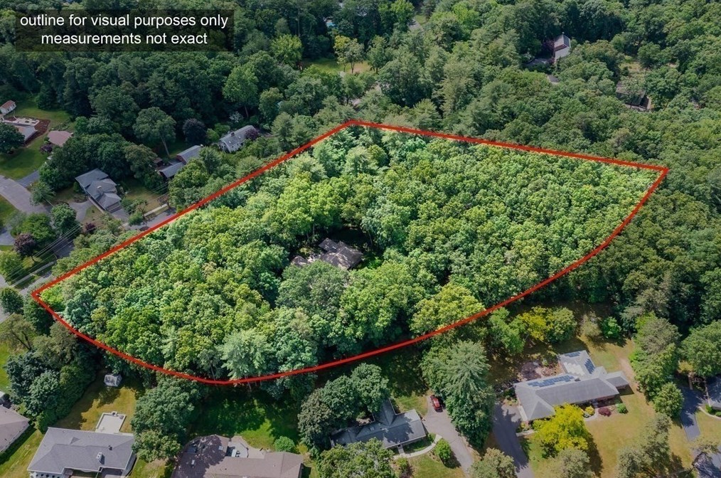 168 Merriweather Dr, Springfield, MA 01106