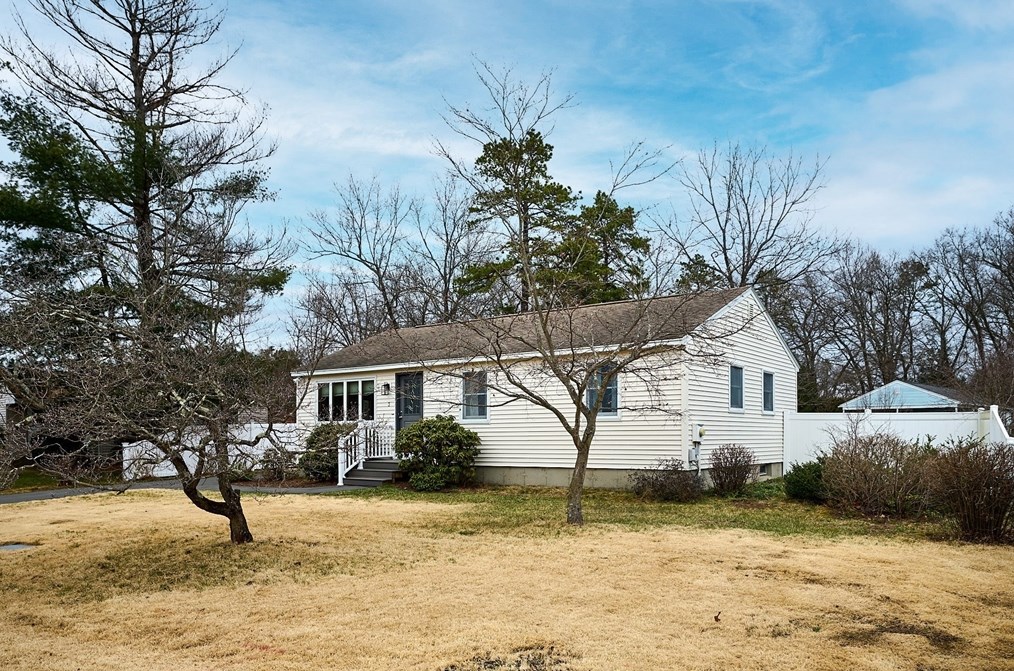 3 Morin Dr, Loudville, MA 01027 exterior